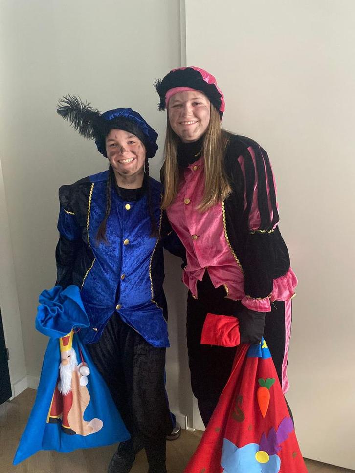 Twee vrolijke pieten te huur, Diversen, Sinterklaas, Zo goed als nieuw, Ophalen