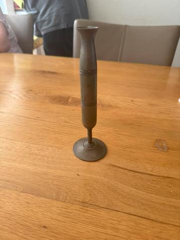 Tinnen rozenvaasje beschikbaar voor biedingen