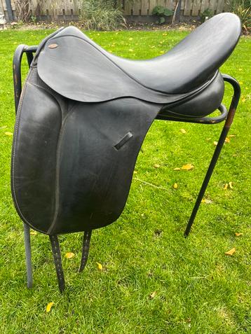 Kentaur dressuurzadel 18 inch fit 3 medium wijd beschikbaar voor biedingen