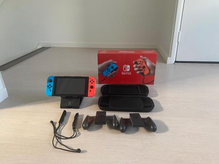 Nintendo Switch (1st gen), Spelcomputers en Games, Spelcomputers | Nintendo Switch, Zo goed als nieuw, Switch Original, Met 2 controllers