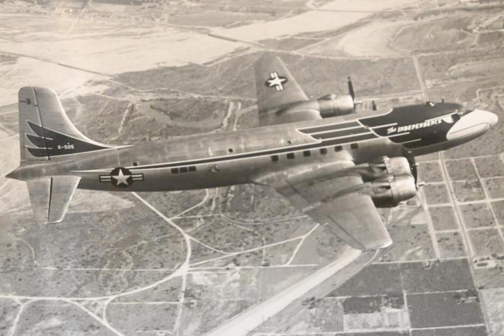 6 pers foto's skyrocket douglas vultee luchtmacht amerika, Verzamelen, Luchtvaart en Vliegtuigspotten, Zo goed als nieuw, Kaart, Foto of Prent