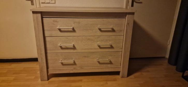 Mooie commode met 3 lades, Huis en Inrichting, Kasten | Dressoirs, Gebruikt, 100 tot 150 cm, 50 tot 75 cm, Met lade(s), Overige houtsoorten