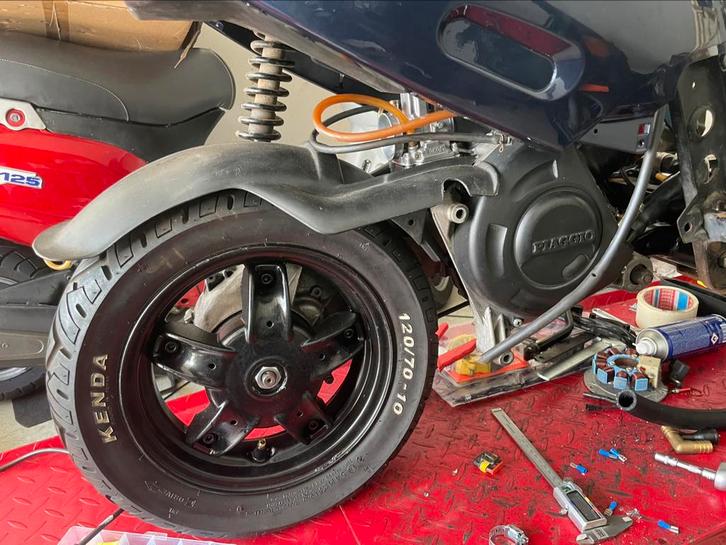 Hexagon 125 blok compleet met papieren en malossi rad, Fietsen en Brommers, Brommeronderdelen | Scooters, Zo goed als nieuw, Piaggio