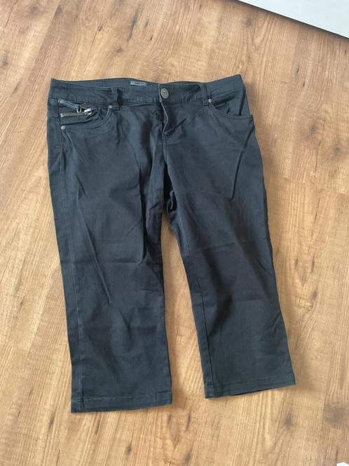 Mooie zwarte ONLY capri ( Mt 42), Kleding | Dames, Broeken en Pantalons, Ophalen of Verzenden