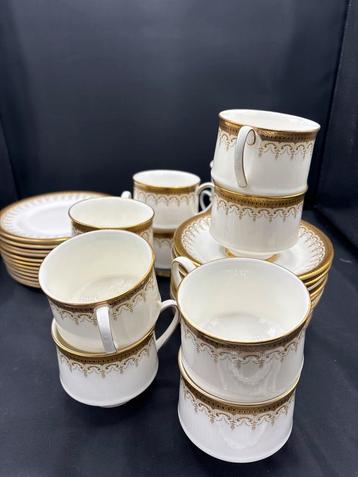 Royal Albert Paragon Athena servies. 36 delig. Gouden detail beschikbaar voor biedingen