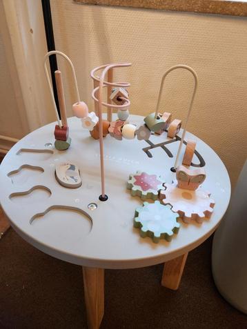 Little Dutch speel tafel beschikbaar voor biedingen