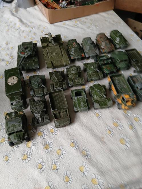 Partijtje legervoertuigen van dinky toys. Opknappers, Hobby en Vrije tijd, Modelauto's | 1:43, Gebruikt, Auto, Dinky Toys, Ophalen of Verzenden
