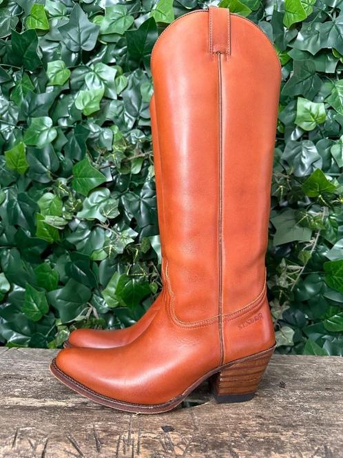 Nieuwe laarzen van Sendra maat 38, Kleding | Dames, Schoenen, Nieuw, Hoge laarzen, Bruin, Ophalen of Verzenden