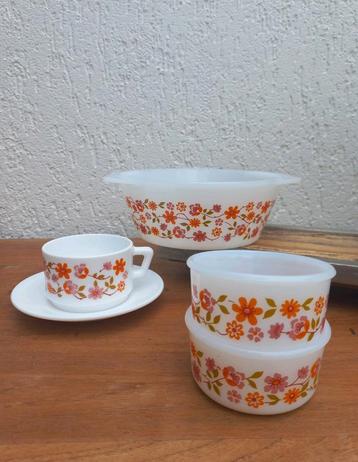 Arcopal Scania. Vintage. Soufflebakjes. Dekschaal. Kop beschikbaar voor biedingen