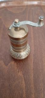 Fraai bewerkte koperen pepermolen., Ophalen of Verzenden, Koper