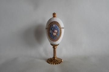 Faberge Stijl Ei Op Voet beschikbaar voor biedingen