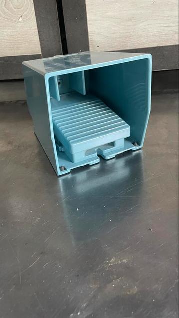 Voetschakelaar, telemechanique, schneider. beschikbaar voor biedingen