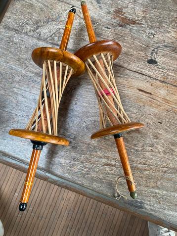 Oude handgemaakte klossen voor vliegertouw (Afganistan) beschikbaar voor biedingen