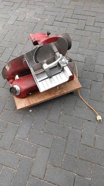 Oude vintage Berkel snijmachine beschikbaar voor biedingen