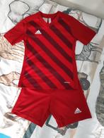 Adidas sportpak maat 140 in nieuwstaat, Adidas, Jongen of Meisje, Ophalen of Verzenden, Nieuw