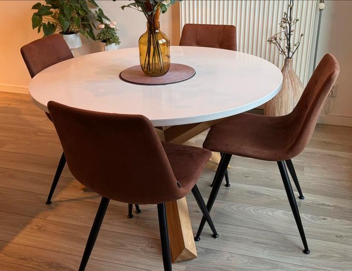 Ronde eettafel met gebruikssporen, Huis en Inrichting, Tafels | Eettafels, Gebruikt, 100 tot 150 cm, Vier personen, Rond, Overige houtsoorten