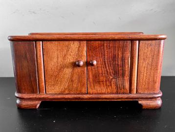 Minituur Dressoir Kast van Hardhout beschikbaar voor biedingen