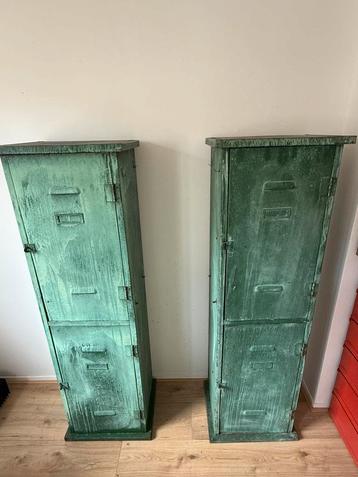 2 groene industriële opbergkasten beschikbaar voor biedingen