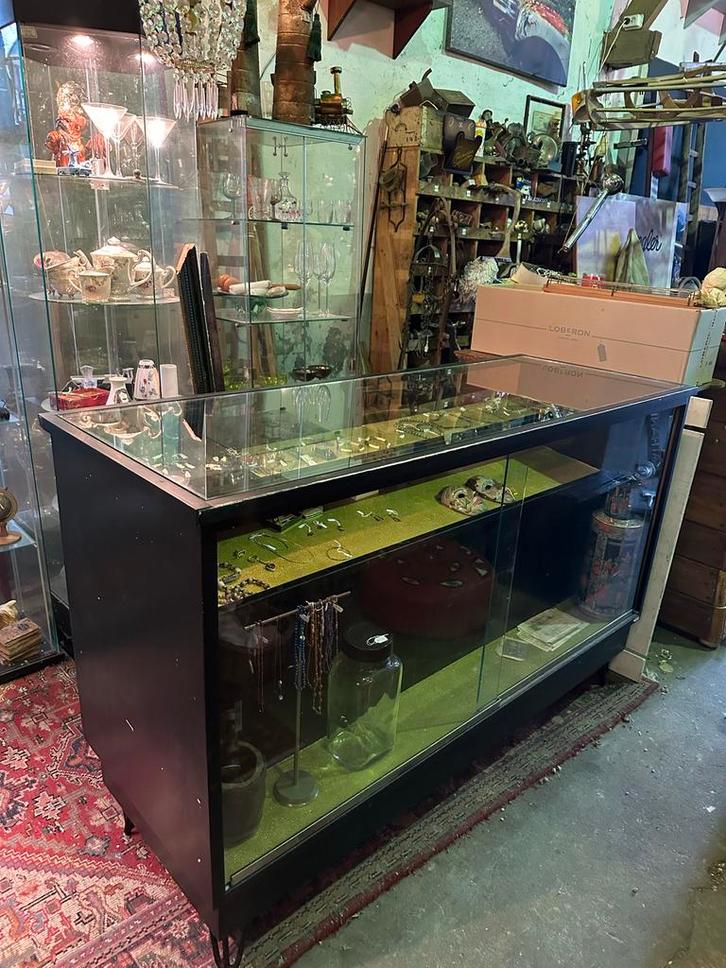 Vintage Juwelierswinkel Vitrine - Authentiek & Charmant, Antiek en Kunst, Curiosa en Brocante, Ophalen of Verzenden