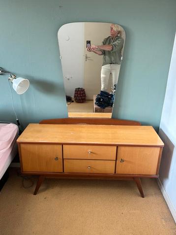 Kledingkast, kaptafel en nachtkastjes retro 50 - 60 vintage  beschikbaar voor biedingen