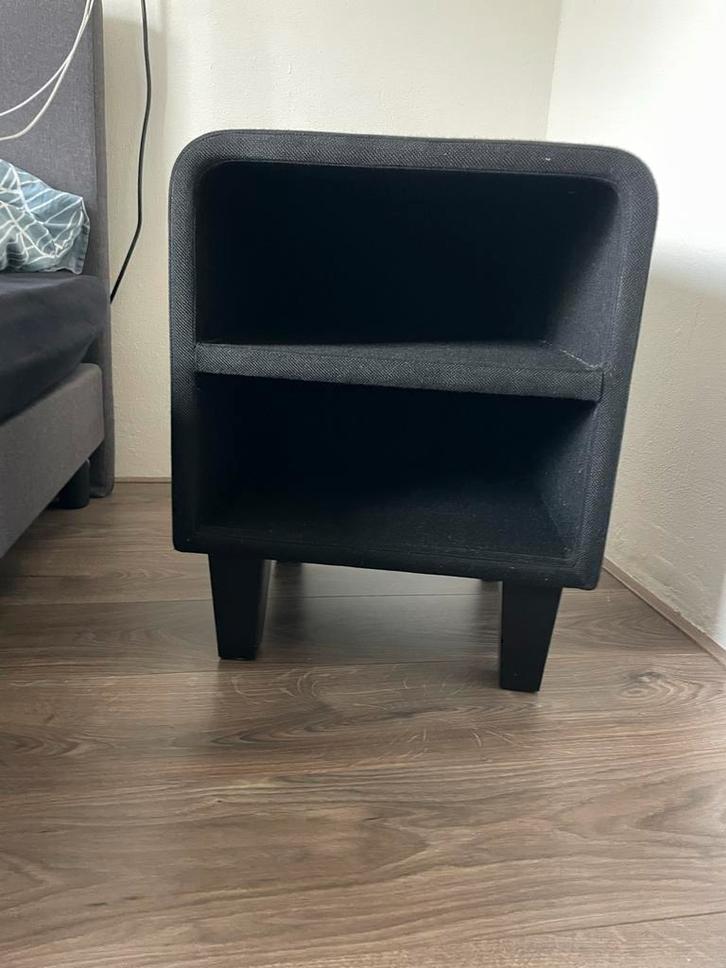 Set 2 nachtkastjes, Swiss Sense Desert model - Stof, Huis en Inrichting, Slaapkamer | Nachtkastjes, Gebruikt, Minder dan 55 cm