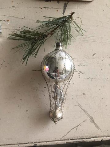 Oude kerstbal met engeltje beschikbaar voor biedingen