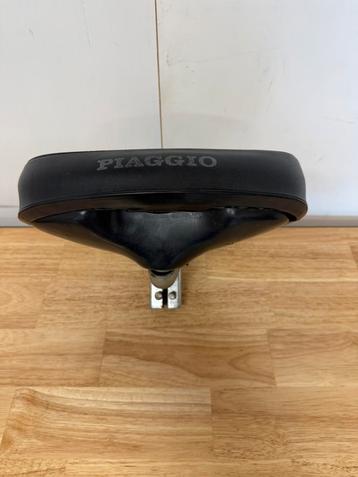 Zeer  nette vespa ciao zadel beschikbaar voor biedingen