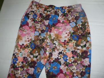 Nieuwe broek van Ted Baker. Mooie bloemen motief. Maat 38 beschikbaar voor biedingen