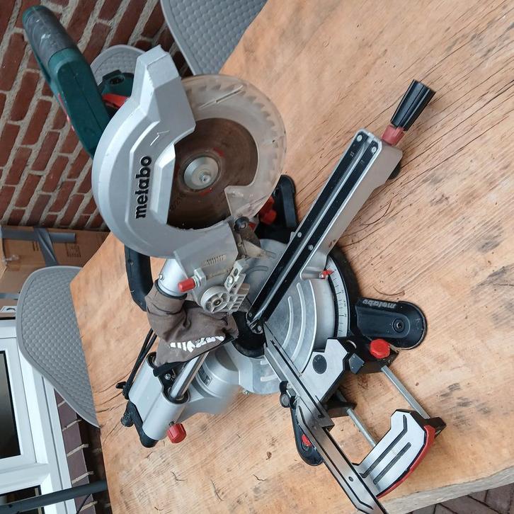 Metabo KGS 216M afkortzaag, Doe-het-zelf en Verbouw, Gereedschap | Zaagmachines, Zo goed als nieuw, Afkortzaag, 1200 watt of meer