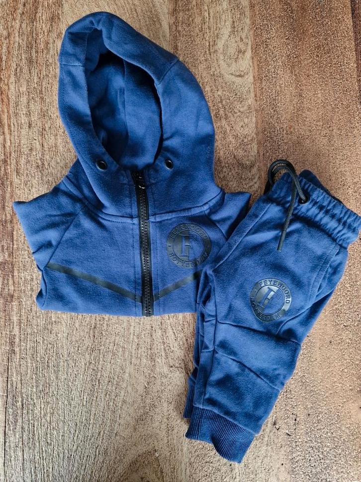 Orgineel Feyenoord baby pak, Kinderen en Baby's, Babykleding | Maat 74, Zo goed als nieuw, Jongetje of Meisje, Pakje, Ophalen of Verzenden