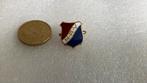Emaille broche NRV Nederlandse reisvereniging, Ophalen of Verzenden, Zo goed als nieuw, Overige onderwerpen