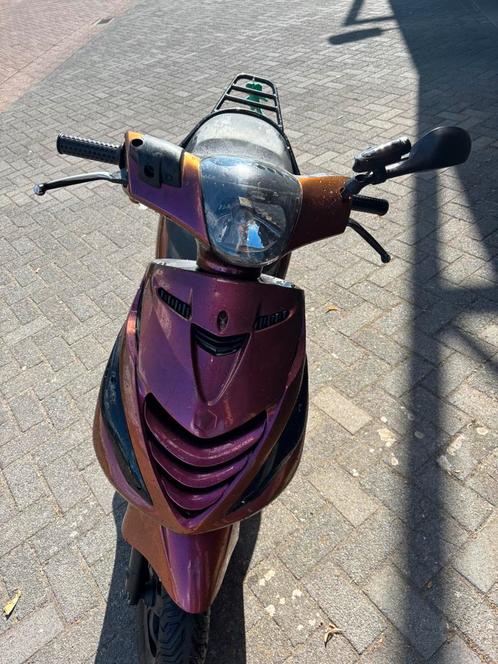 Zip 70cc kapot mag weg voor 1000€, Fietsen en Brommers, Scooters | Piaggio, Zo goed als nieuw, Zip, Ophalen
