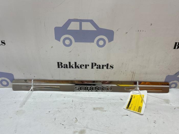 Sierstrip van een Volkswagen Scirocco, Auto-onderdelen, Carrosserie en Plaatwerk, Volkswagen, Gebruikt, 3 maanden garantie
