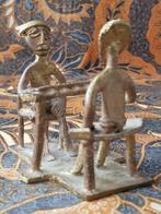 Mooi oud brons beeldje uit Afrika van man en vrouw 8,8 cm., Antiek en Kunst, Ophalen of Verzenden