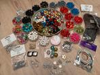 Kralen, kettelstiften en koorden - DIY sieraden, Hobby en Vrije tijd, Kralen en Sieraden maken, Ophalen of Verzenden, Zo goed als nieuw