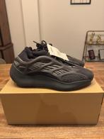 Adidas Yeezy Boost 700 V3 Dark Glow - Maat 42, Kleding | Heren, Schoenen, Nieuw, Sneakers of Gympen, Adidas, Verzenden