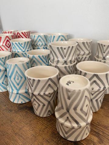 Bekers Marokkaans aardewerk creme grijs turquoise rood beschikbaar voor biedingen