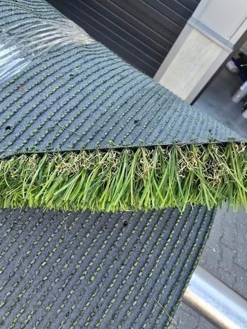 kunstgras/2 breed/grote rollen/kleine rollen  beschikbaar voor biedingen