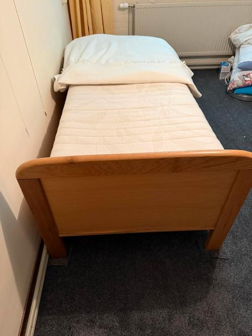 Eenpersoonsbed – 1 meter breed | Stevig en klassiek + Matras, Huis en Inrichting, Slaapkamer | Bedden, Zo goed als nieuw, Tweepersoons