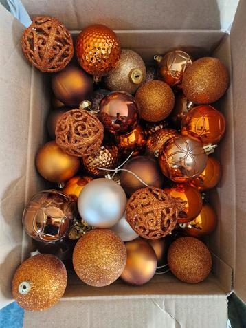 Kerstballen 1 jaar gebruikt. (±100) Brons, bruin, koperkleur beschikbaar voor biedingen