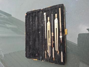 Oude passer set in doos. beschikbaar voor biedingen