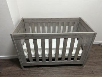 Interbaby ledikant. Incl matras. beschikbaar voor biedingen