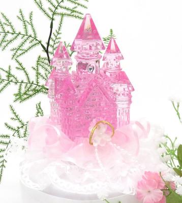 Zeer mooie roze kristallen kasteel als taarttopper. beschikbaar voor biedingen