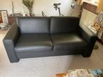 Zwart leren 2 zits bank GRATIS, Huis en Inrichting, Banken | Bankstellen, Ophalen, Gebruikt, 75 tot 100 cm, Tweepersoons