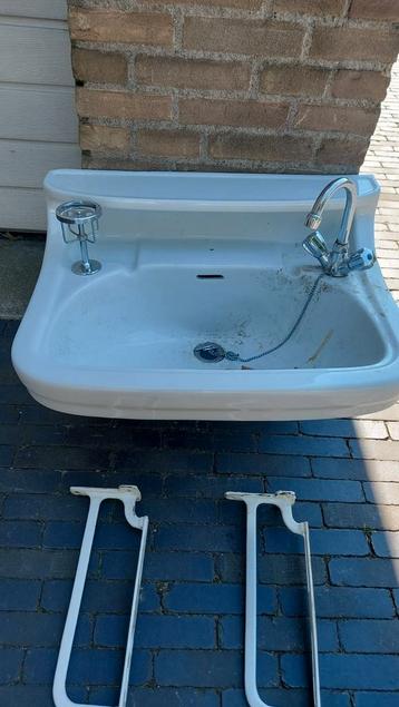 Vintage wastafel.  beschikbaar voor biedingen