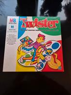 Twister, Hobby en Vrije tijd, Gezelschapsspellen | Bordspellen, Vijf spelers of meer, Ophalen of Verzenden, Gebruikt, MB Spellen