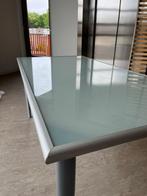 Bureau met aluminium frame en melk-/satijnglas - 158x79cm, Ophalen, Gebruikt, Bureau