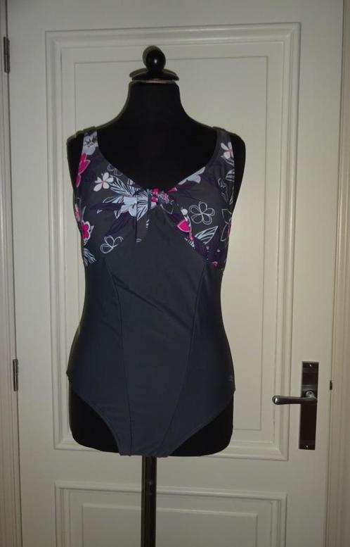 NIEUW Badpak Maat 56 gebloemd boven stuk met uni onderkant, Kleding | Dames, Badmode en Zwemkleding, Nieuw, Badpak, Overige kleuren