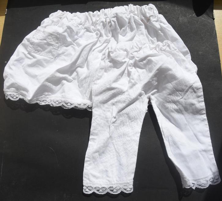 Brocante Poppen onderrok + lange onderbroek, Verzamelen, Poppen, Gebruikt, Kleertjes, Ophalen of Verzenden