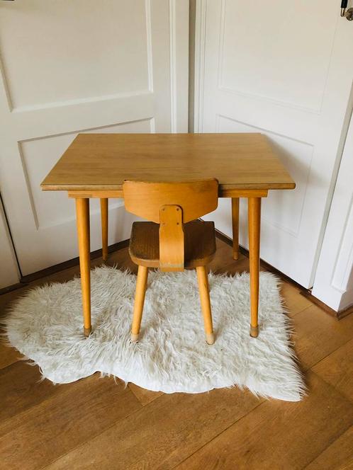 Vintage schooltafeltje en schoolstoeltje tafel stoel kleuter, Kinderen en Baby's, Kinderkamer | Tafels en Stoelen, Gebruikt, Tafel(s) en Stoel(en)